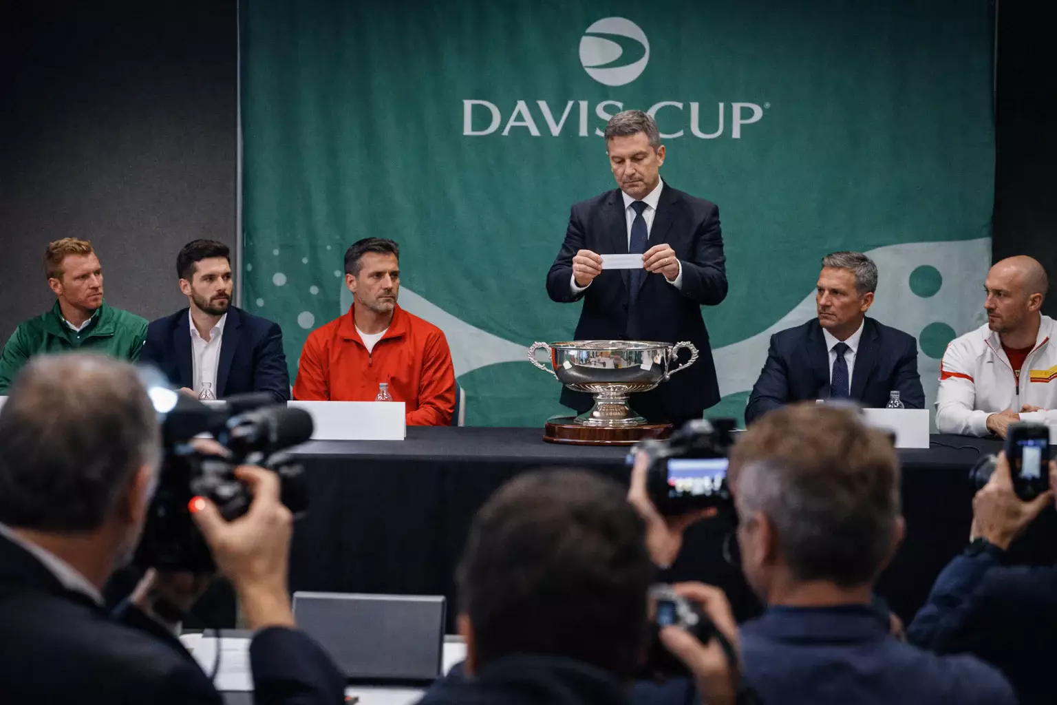 Sorteo de eliminatorias de Copa Davis con capitanes de equipos